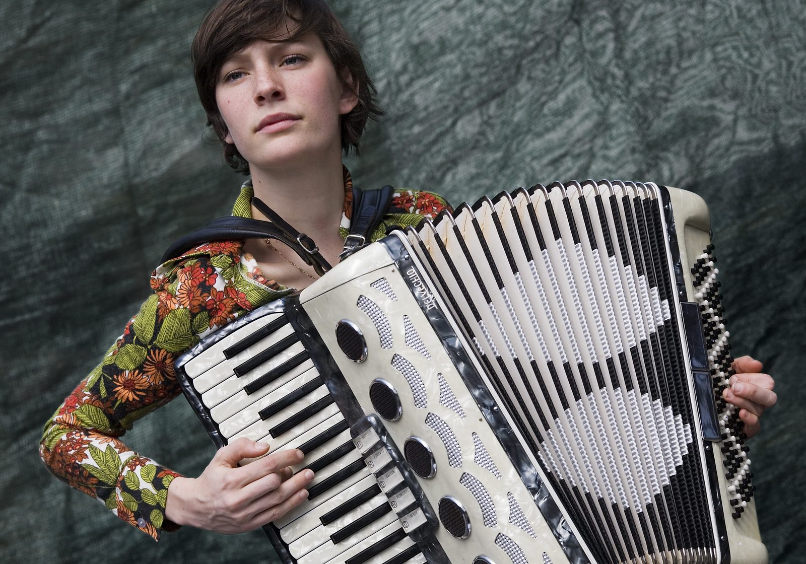 An accordionist plays. ALAS developed an accordion-based music therapy program, an instrument popular in Latin music, to help the farmworker community heal after the 2023 Half Moon Bay mass shooting; music and art remain central to its Salinas services.